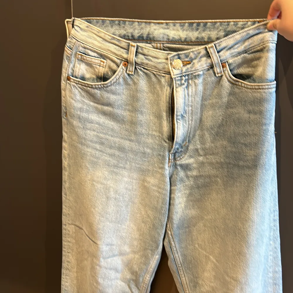 Jeans från monki i storlek 27. Jeans & Byxor.