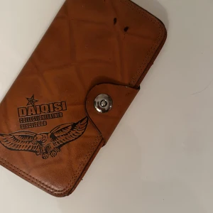 Leader Kort väska  - Vill du ha bra ordning på dina kort, då väljer du den. Så många kort som helst får plats i den. Bra för både män och kvinna 