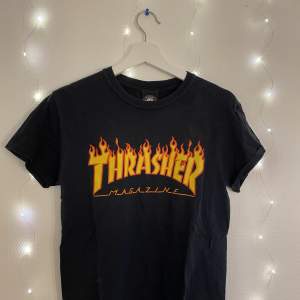 Säljer nu en svart thrasher t-shirt i använt skick🖤 70kr + frakt (kan diskuteras)