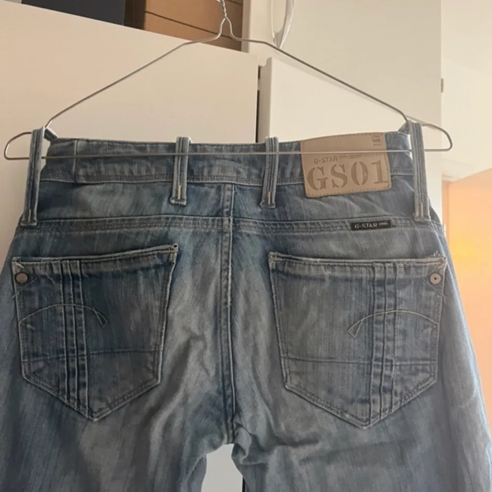 Supersnygga low Waist straight/bootcut jeans från Gstar💗 Aldrig använda av mig pga för små🥰. Jeans & Byxor.