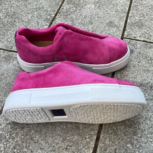 Helt nya EYTYS doja  - Helt oanvända eytys i modellen doja, storlek 37💗 köparen står för frakten, kan mötas upp i centrala Stockholm