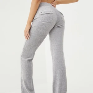 Juicy byxor - Säljer mina juicy då de inte kommer till användning. Nästan helt nya. Inga defekter. 