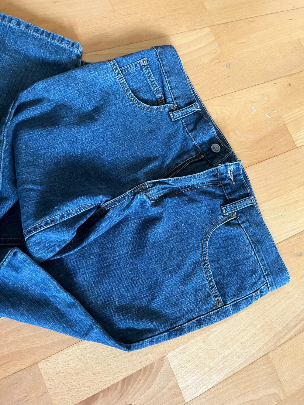 Skit snygga midrise jeans i den perfekta färgen från cheap monday. Dem är straight i modellen och storlek 29/32 men skulle säga lite mindre.. Jeans & Byxor.