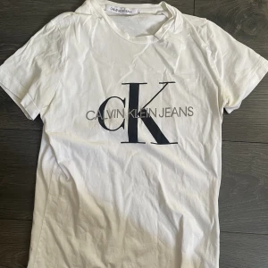 Calvin Klein t-shirt - Okej skick nypris 549 kr