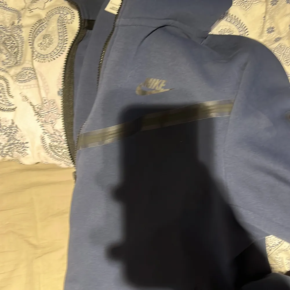 Säljer min Nike tech fleece hoodie, den är använd 4 gånger  #linnebyxor #gucci #moncler #valentino. Hoodies.