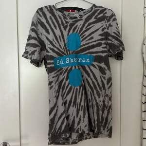 Ed Sheeran Divide T-shirt köpt på hans konsert i Stockholm, Strl M