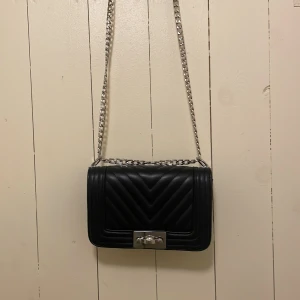 Väska - Väska från Gina Tricot. I fint skick ☀️