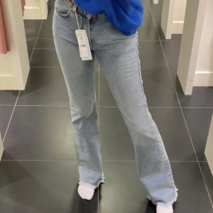 Jeans  - Säljer dessa super fina jeansen pågrund av de är förstora för mig