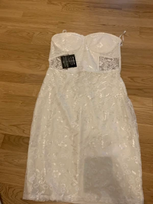 Klänning  - Oanvänd 