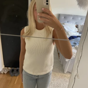 Stickad topp - Stickad topp i tjockt och fint material💕köpt på zara för 350kr som inte säljs längre, pris kan diskuteras