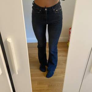 Petite Jeans från Gina tricot med slits i storlek 32🤍