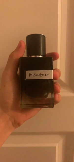 Ysl Y EDP  - Ysl y edp 50ml 25/30 kvar av 50ml Kommer i orginalförpackning