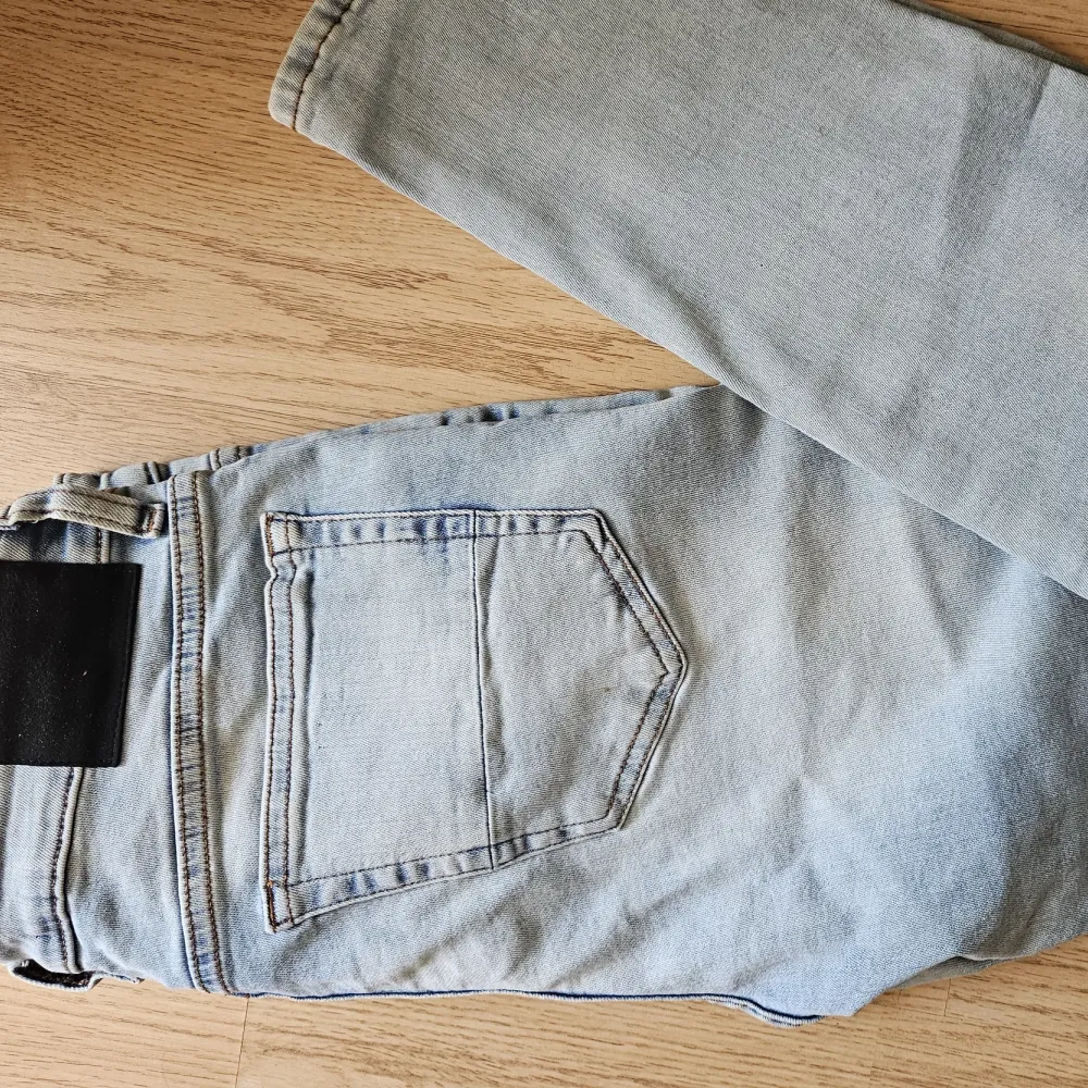 A brand new ruff ,stratch jeans . Not even wear a single time. Just peal off the tags.  Selling due to small in size for me New price 850kr. My price is 500kr . Jeans & Byxor.