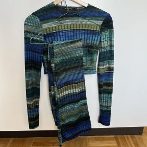 Set från Nelly  - Säljer ett set från Nelly, toppen är i storlek S och byxorna i storlek xs men passar S.  I fint skick 