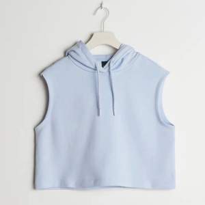 Ljusblå ärmlös hoodie från Gina tricot i storlek M, bra skick!💙