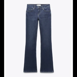 Zara jeans - Säljer mina low waist jeans från zara! Använda fåtal ggr😊