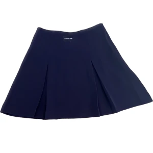 Calvin Klein - Oanvänd, äkta Calvin Klein kjol pris kan diskuteras 💕