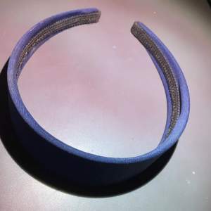 Mörk blått diadem ❤️ använt fåtal gånger