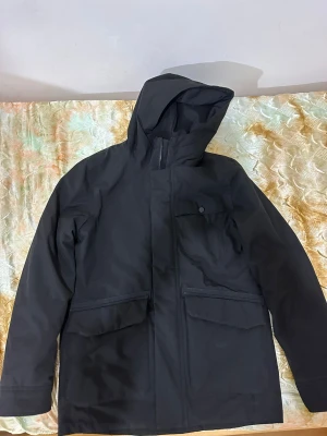 jacka svart - Mycket bra tillstånd Storleken vi använde är skriven S men det ser ut som M