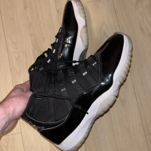 Jordan 11 - Säljer ett par Jordan 11 i toppskick. En ikonisk sneakers med stil och prestanda. Pris: 599kr. Kontakta mig om du är intresserad.