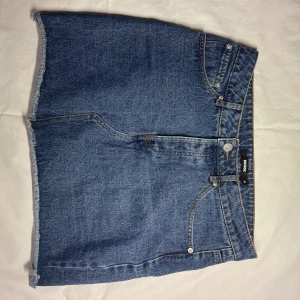 Jeanskjol - Söt jeanskjol från bikbok 