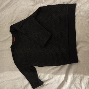 Hugo boss tröja - Denna coola trekvartsärmade orm tröjan har jag älskat men jag har tröttnat på den!