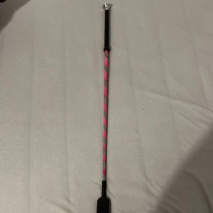 Ridspö allround  - Säljer allround spö. Bra skick. Det står ”w.p” på den lite där o där men inget som syns så mkt. Reflex ridspö. Aldrig ridit me det. Inget kvitto kvar. STÅR EJ FÖR FRAKTEN 