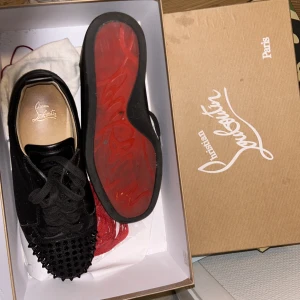 Christian Louboutin  - 7/10 använt skick! Köpt för 9000kr ssense Bud : 2200kr Buy now : 3200kr