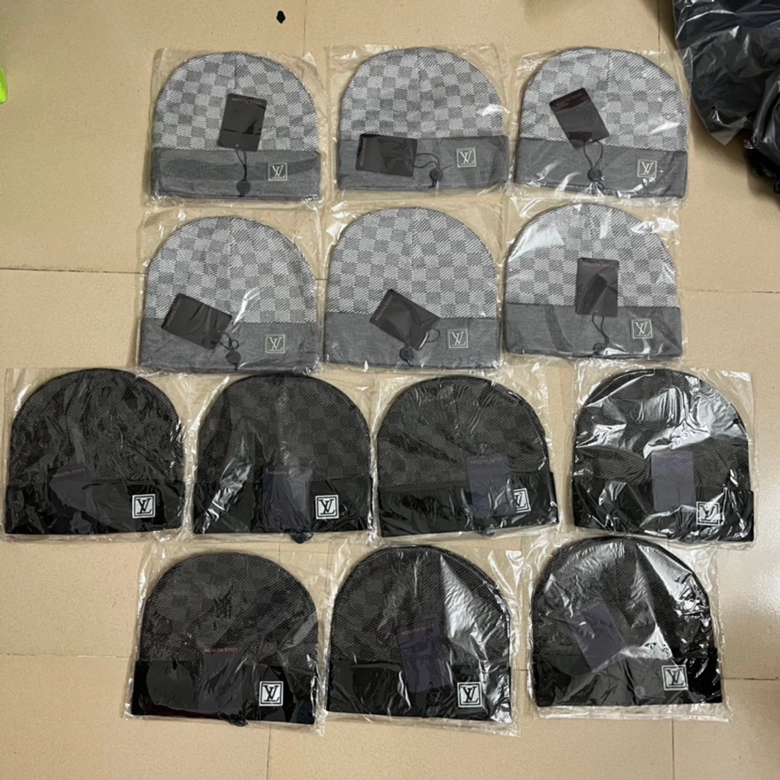 6st mössor 2par vantar sålda till kund - 90