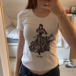 T-shirt  - Säljer denna t-shirt! Är i bra skick🤍