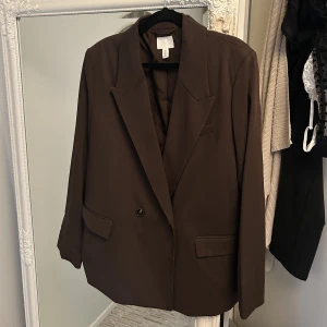 Brun Blazer  - Brun blazer som inte kommit till användning 🥰🥰 Amdvänd en gång ❤️