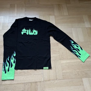Fila x Junkyard  - Säljer nu min SUPERcoola tröja från Fila x Junkyard då ärmarna är för långa för mig💕 den är i storlek XS och (tyvärr) aldrig använd🥰 
