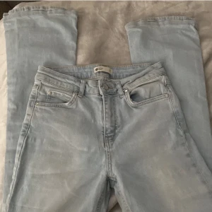 Jeans - Utsvängda jeans ifrån gina tricot😇 lägger upp igen för gratis frakt