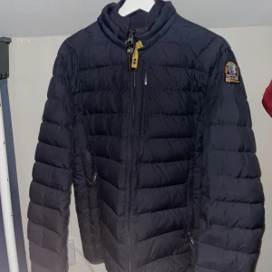 Parajumpers jacka - Parajumpers jacka i size M. Inga synliga märken och är bara använd ett fåtal gånger. Skicka för fler bilder