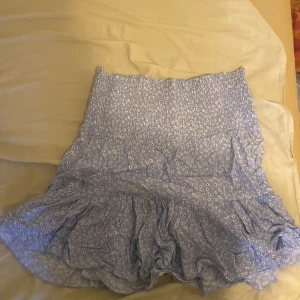 Lager157 kjol - Jag säljer denna kjol från lager157. Då den är liten på mig. Den är i bra sikt  (Betalar ej för frakten)