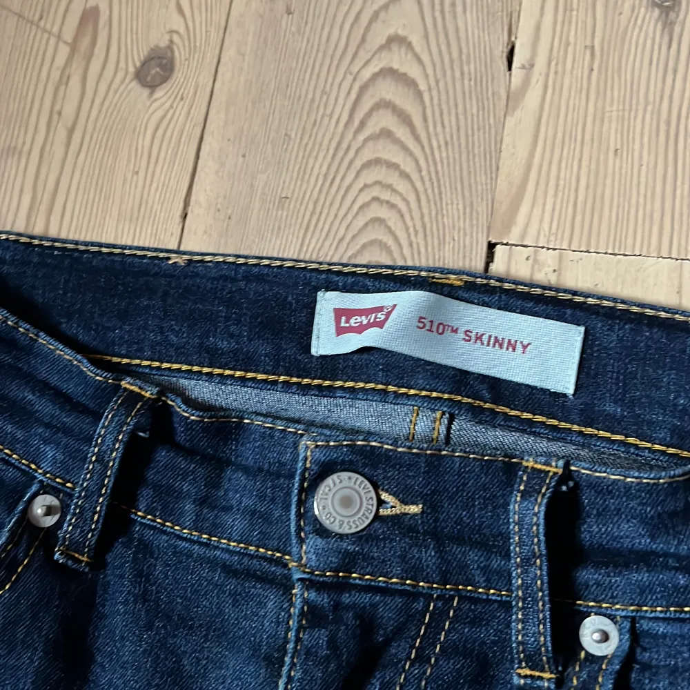 Levi’s 510 för barn. Liten i storleken så passar barn som är yngre än 14 också. Använda sällan.. Jeans & Byxor.