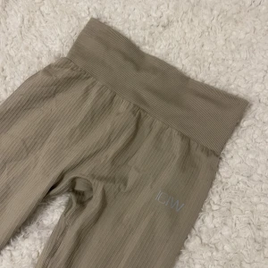 ICIW TAJTS  - Träningstajts från iciw, storlek s. Oanvända 