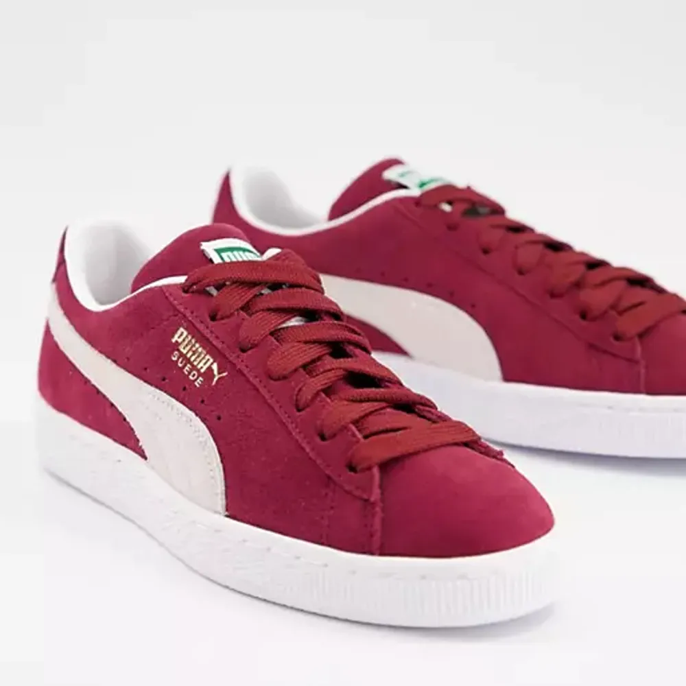 Säljer dessa vinröda sneakers från puma💞storlek 37 passar även 38. Väldigt sköna. Skor.