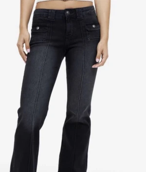 Populära lågmidajde jeans! - Säljer dessa jättefina jeans nu som är så populära och som kan vara så fina i vinter/höst!  Hör av er om ni har frågor 💞💞💞💞💞