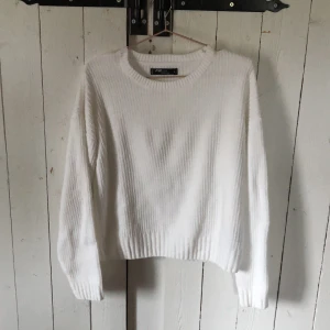 Tjocktröja  - Vit tjocktröja med jätteskönt material