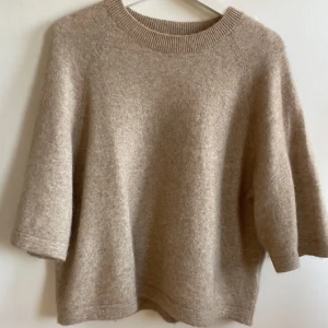 Tröja - Stickad tröja från & other stories💗Bra skick och knappt använd🥰