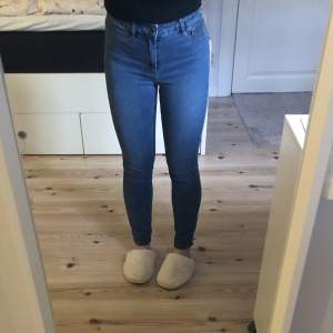 Högmidjade Molly skinny jeans från Gina Tricot i storlek S. Hela & rena☺️