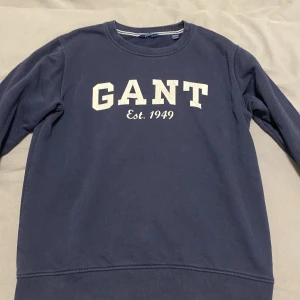Gant - Hej jag säljer min gant hoodie efter som jag inte använder mer bra skick och är storlek S 