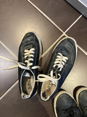 Skor - Sneakers. Använda men hela.