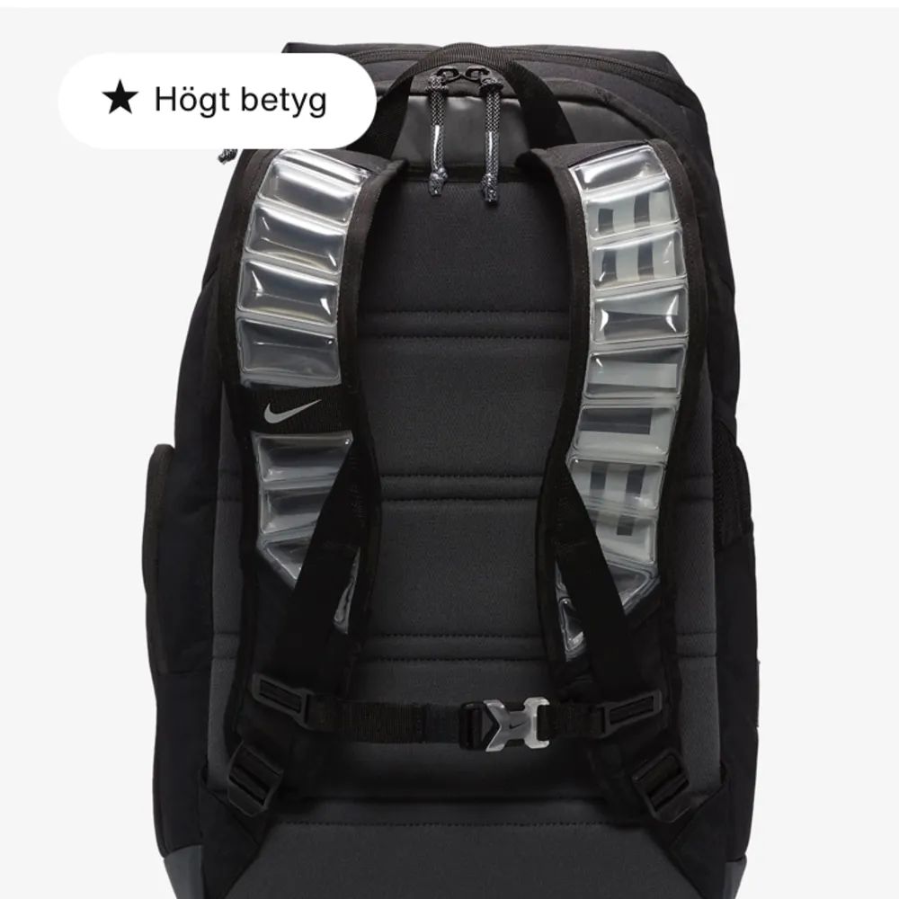 Söker denna väska. Spelar ingen roll vilken färg  men en Nike elite väska. Skriv fall ni har en att sälja.. Accessoarer.