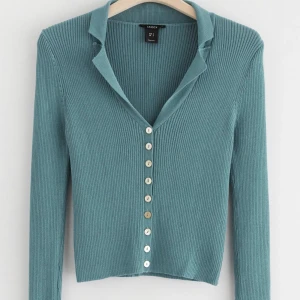 Cardigan lindex - Söker denna tröja från Lindex i storlek xs/s om det är någon som har och inte använder💕