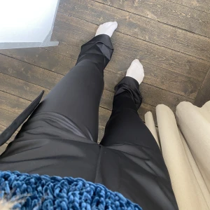 Acne studios kostym byxor - Säljer dessa Såå snygga kostym byxor från Acne studios som tyvärr inte passar mig längre. 