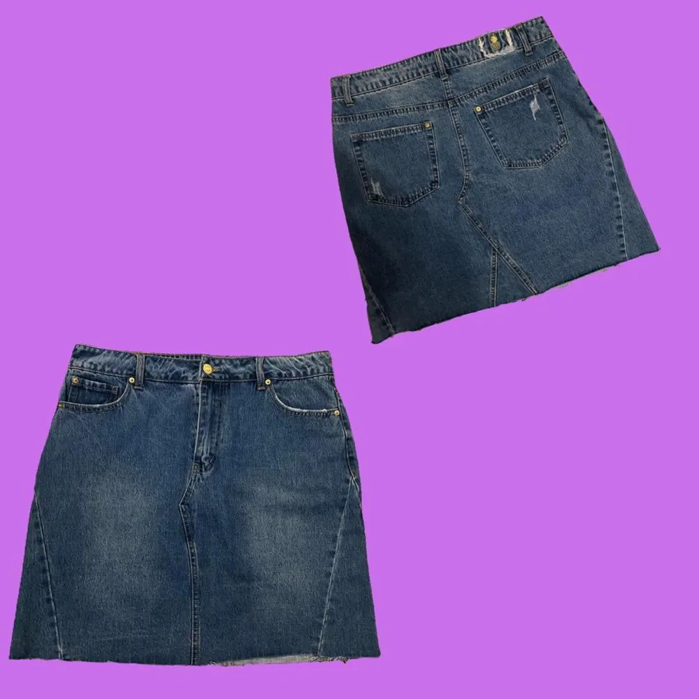 A mini jeans skirt in size 42, like brand new, have never been worn.   Measurements taken laying flat down:  Waist: 43cm  Things: 50cm  Length: 48cm. Kjolar.