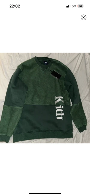 Helt Ny Kith Tröja - Säljer min Kith Crewneck som aldrig användes. För fler bilder eller funderingar kan man skriva, priset kan diskuteras :
