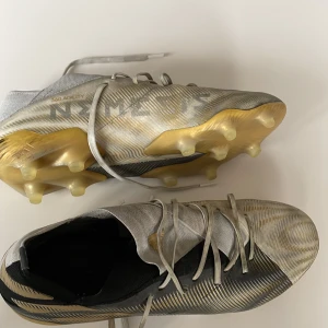 Fotbollsskor  - Nemiziz fotbollsskor använda men fortfarande i bra skick.